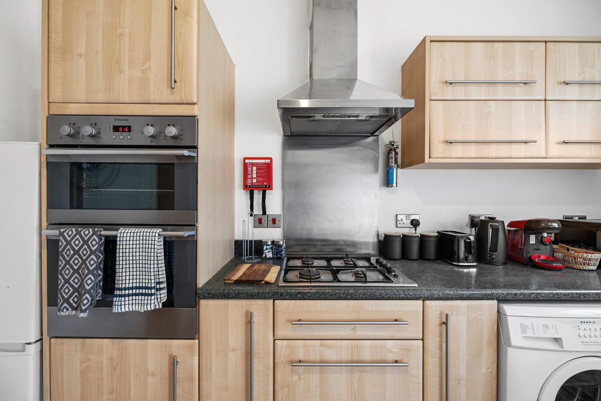 Spacious House By Quay - Sleeps 7 - Free Parking 플리머스 외부 사진